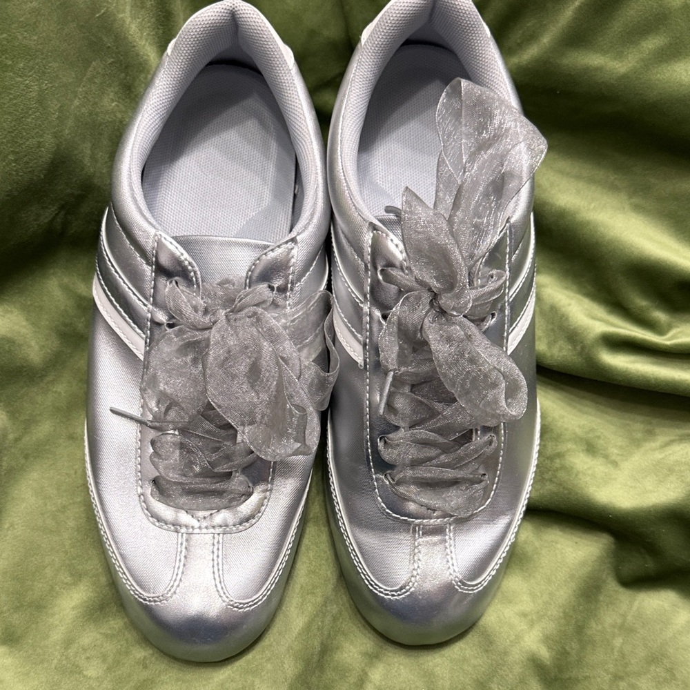 Elegant Silver Women's Sneakers